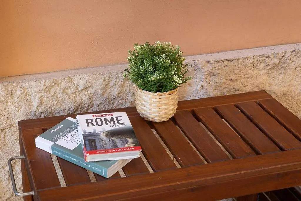 Apartment Romeo Garden By Rental In Rome